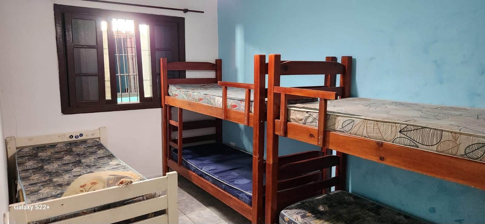 Segundo quarto amplo acomodando a família