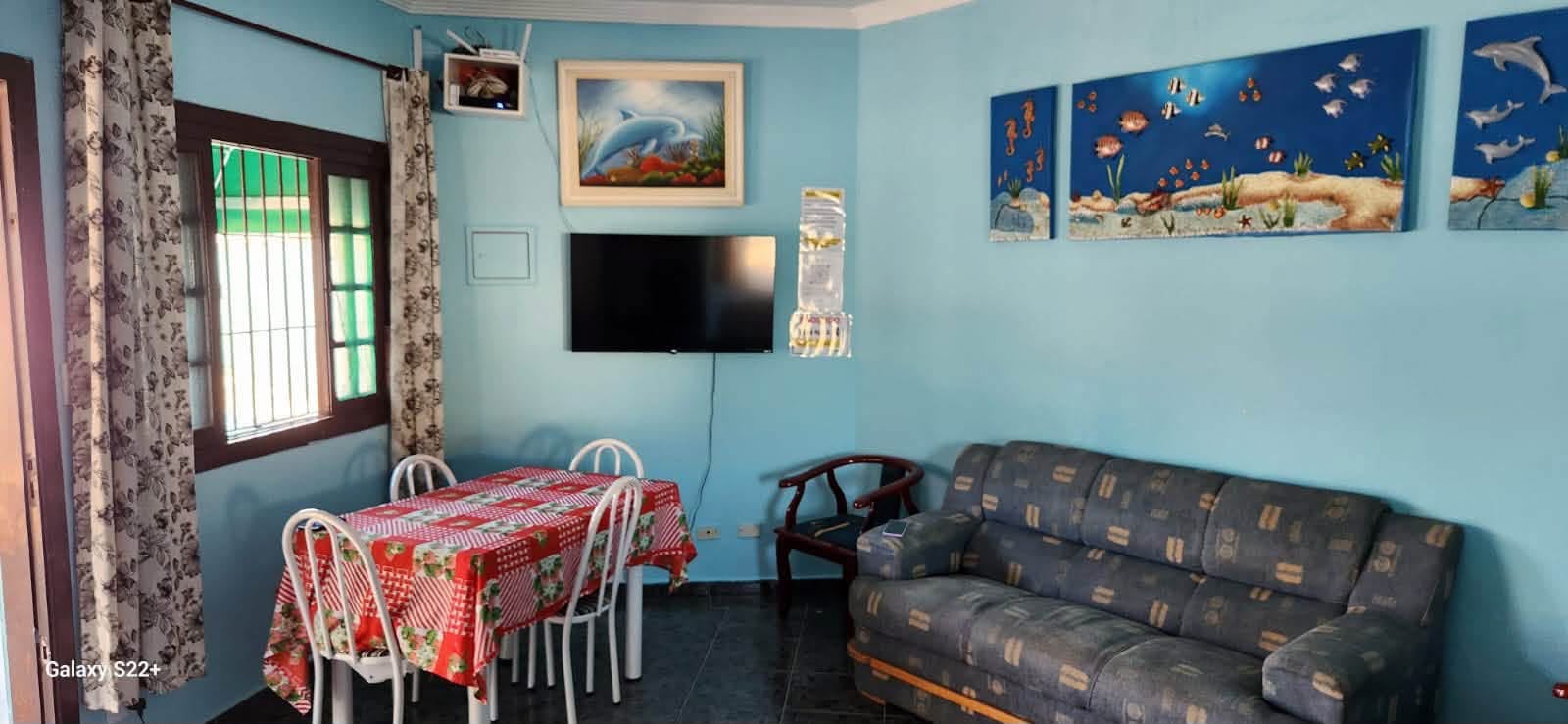 Sala de estar aconchegante da casa de praia